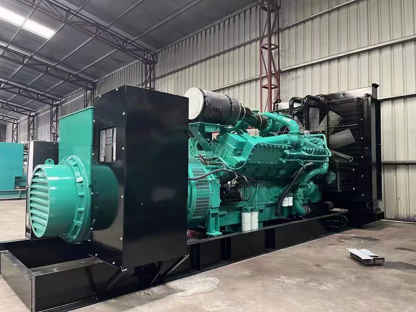万秀如何降低 800kW 柴油发电机输出电流的波动？