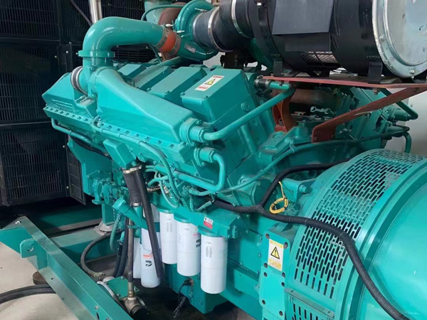 万秀更换100kW柴油发电机组机油时，需要注意哪些事项？