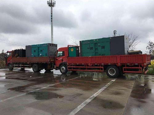 万秀涂抹密封胶后，需要等待多长时间才能安装水冷式机油散热器密封件？